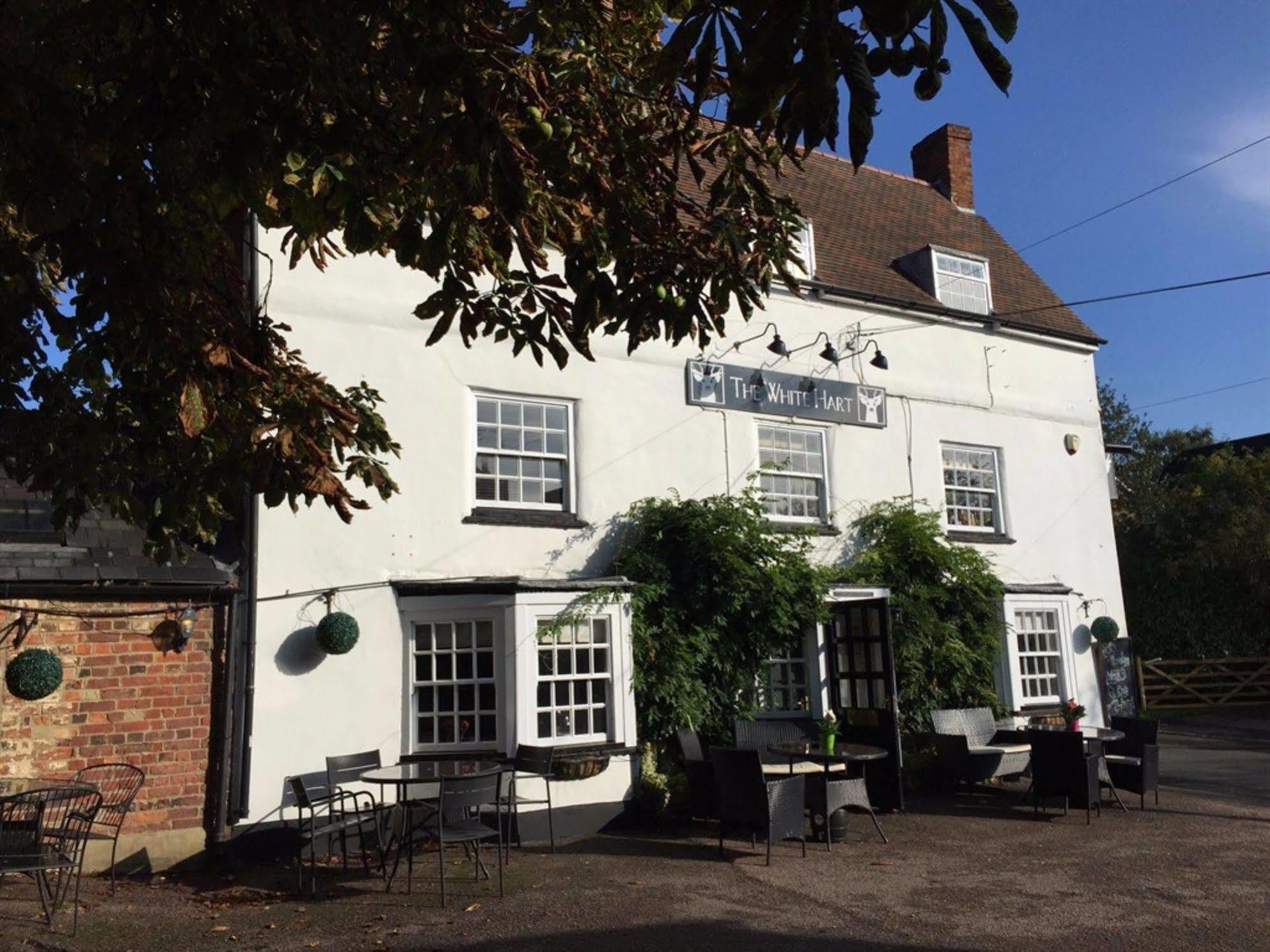 Hotel The White Hart Sherington Exterior foto