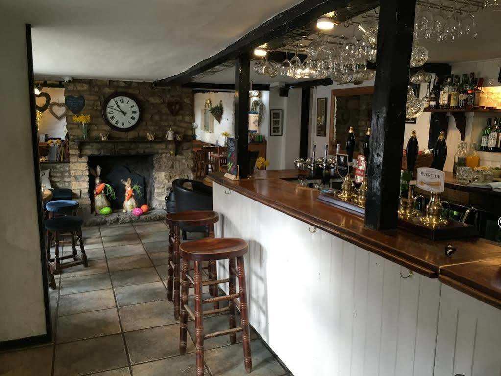 Hotel The White Hart Sherington Exterior foto